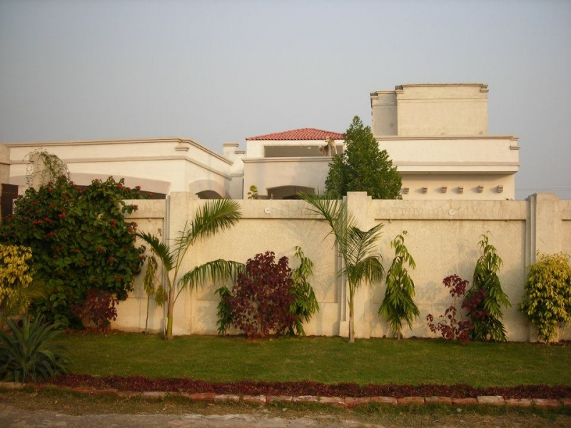 10 MARLA BEAUTIFUL HOUSE FOR SALE IN VALENCIA TOWN, BLOCK-G LAHORE