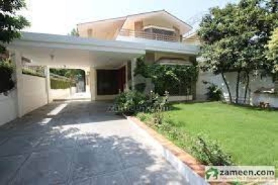 THREE KANAL DOUBLE UNITS HOUSE FOR SALE IN F 8/3 ISLAMABAD