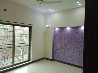 10 Marla House for Sale in Bahria Town Lahore