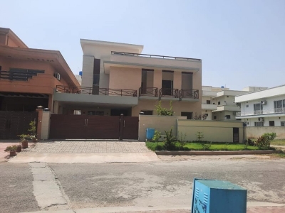 1 Kanal Beautiful House Available For Sale in  Sectoor E-11/3 Islamabad