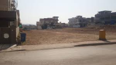 10 Marla plot for sale in Behria Town Phase 8 Islamabad block I