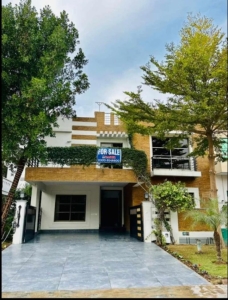 10 Marla Double Unit  House  Available  For sale In D 12/1 Islamabad