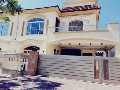 10 Marla Beautiful Luxurious House For Sale in F-10/2  Islamabad