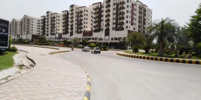 10 Marla plot in Block-V Gulberg Residencia