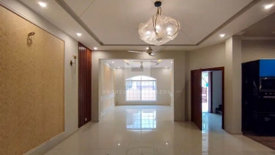 10 Marla Double Unit House Available For sale in BAHRIA ENCLAVE Islamabad