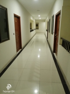 1 bed beautiful flat available on rent in samama Gulberg 3rd floor