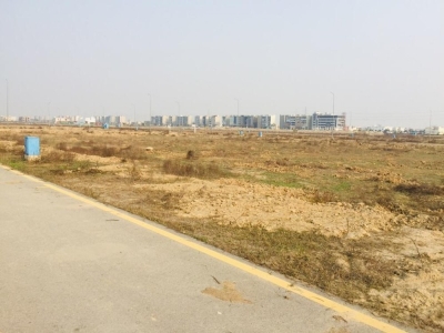 5 MARLA DEVELOP PLOT FOR SALE IN Z-BLOCK DHA PHASE 8 LAHORE.