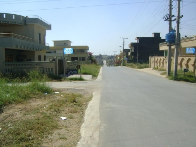 Phase-1, 10 Marla Plot for sale in Pakistan Town, Islamabad 