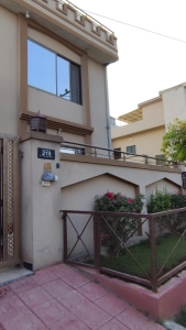 Beautiful  10 Marla House available for Sale in Pakistan town 2 Islamabad 