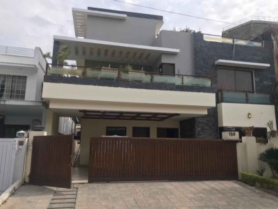 14 Marla House Available For Sale in G-10/2 Islamabad