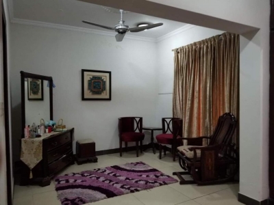 1 KANAL HOUSE IN J3 BLOCK NEAR TO CANAL FOR SALE