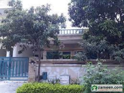  One Kanal Single Storye House for sale in I 8 /2 Islamabad