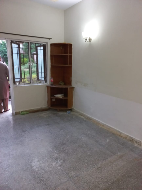 700 Sq Ft E-Type Flat available for Rent in G-11/4  Islamabad